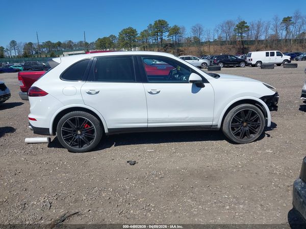 2016 PORSCHE CAYENNE