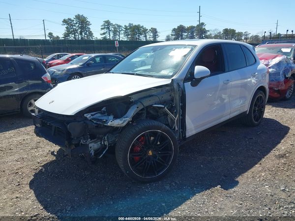 2016 PORSCHE CAYENNE