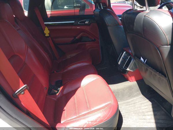 2016 PORSCHE CAYENNE