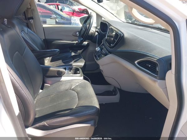 2021 CHRYSLER PACIFICA TOURING L — I5