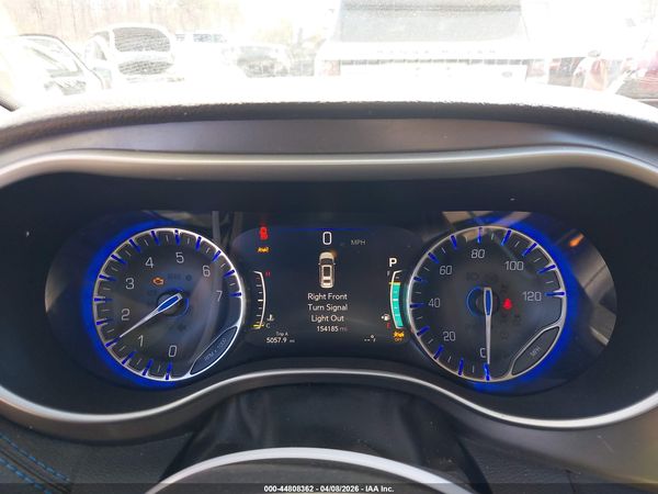 2021 CHRYSLER PACIFICA TOURING L — I7