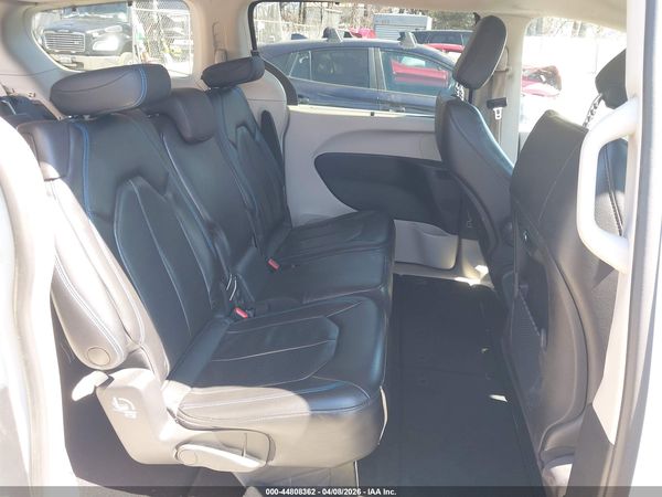 2021 CHRYSLER PACIFICA TOURING L — I8