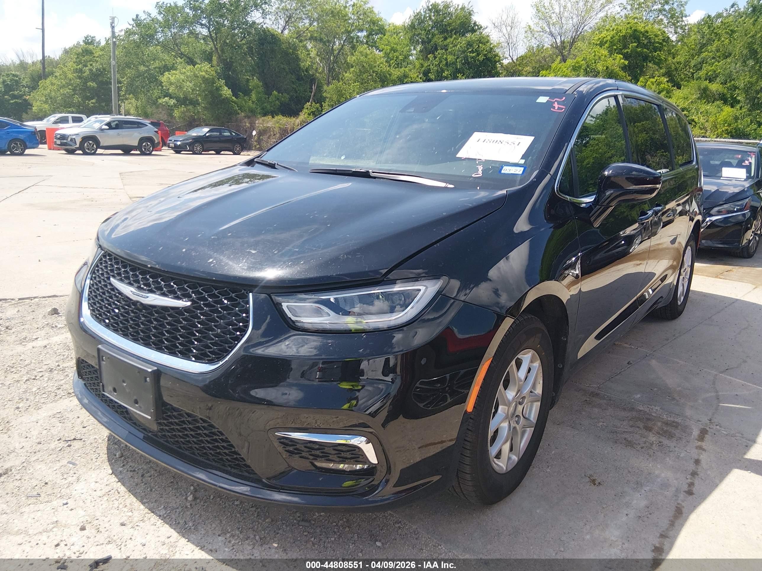 2025 CHRYSLER PACIFICA SELECT — I2