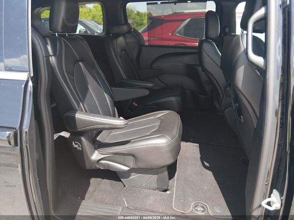 2025 CHRYSLER PACIFICA SELECT — I8