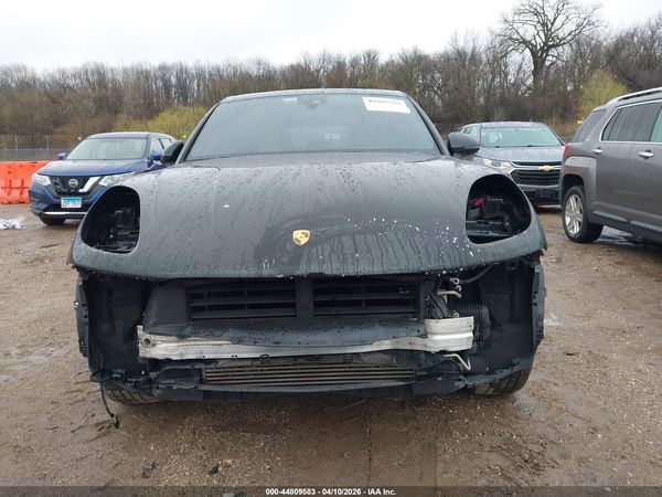 2017 PORSCHE MACAN