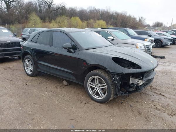 2017 PORSCHE MACAN