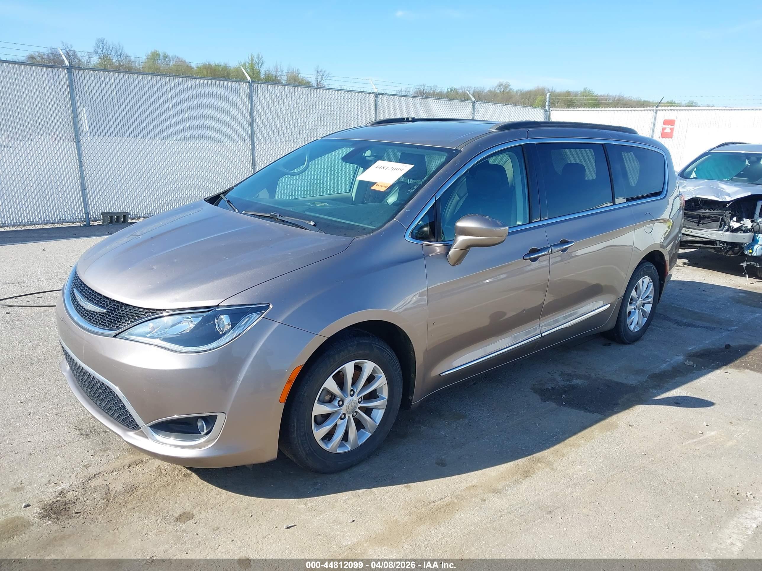 2017 CHRYSLER PACIFICA TOURING-L — I2