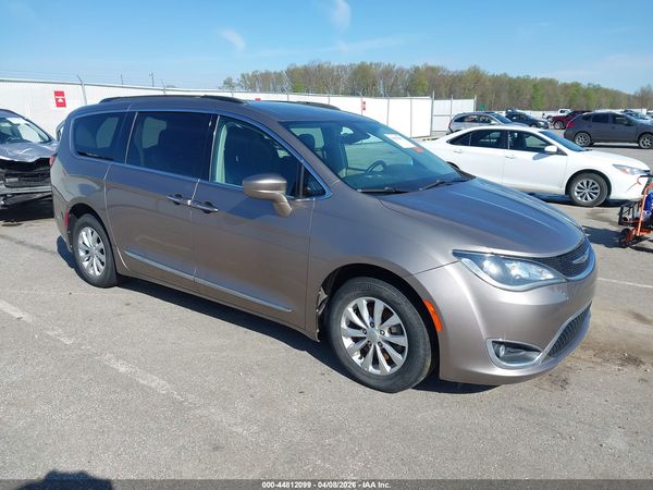 2017 CHRYSLER PACIFICA TOURING-L — I1