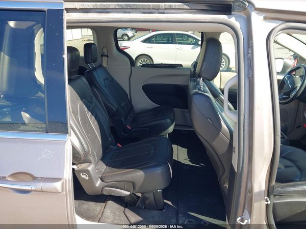 2017 CHRYSLER PACIFICA TOURING-L — I8