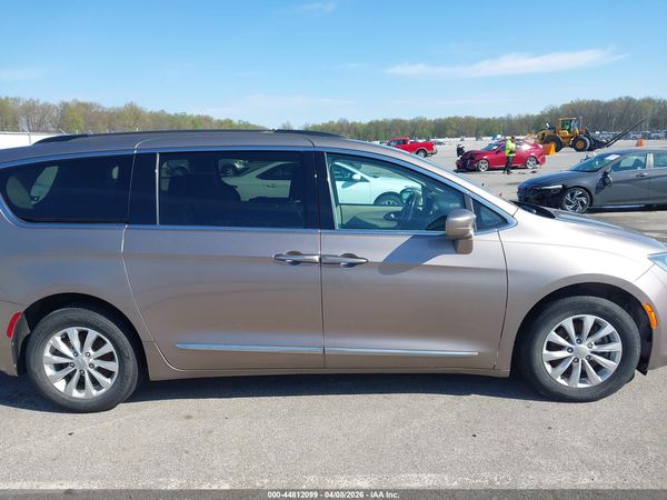 2017 CHRYSLER PACIFICA TOURING-L — I116