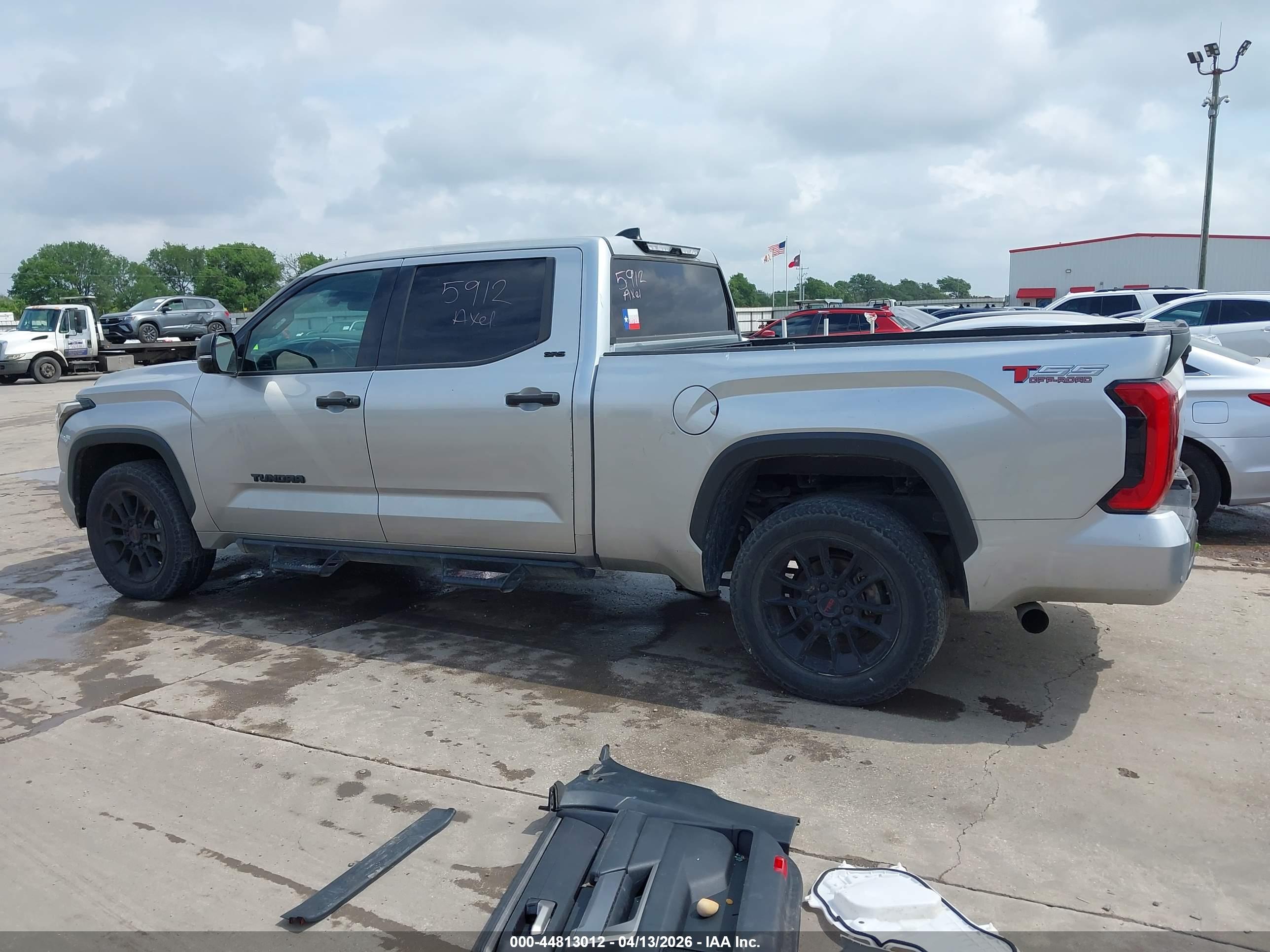 2022 TOYOTA TUNDRA SR5