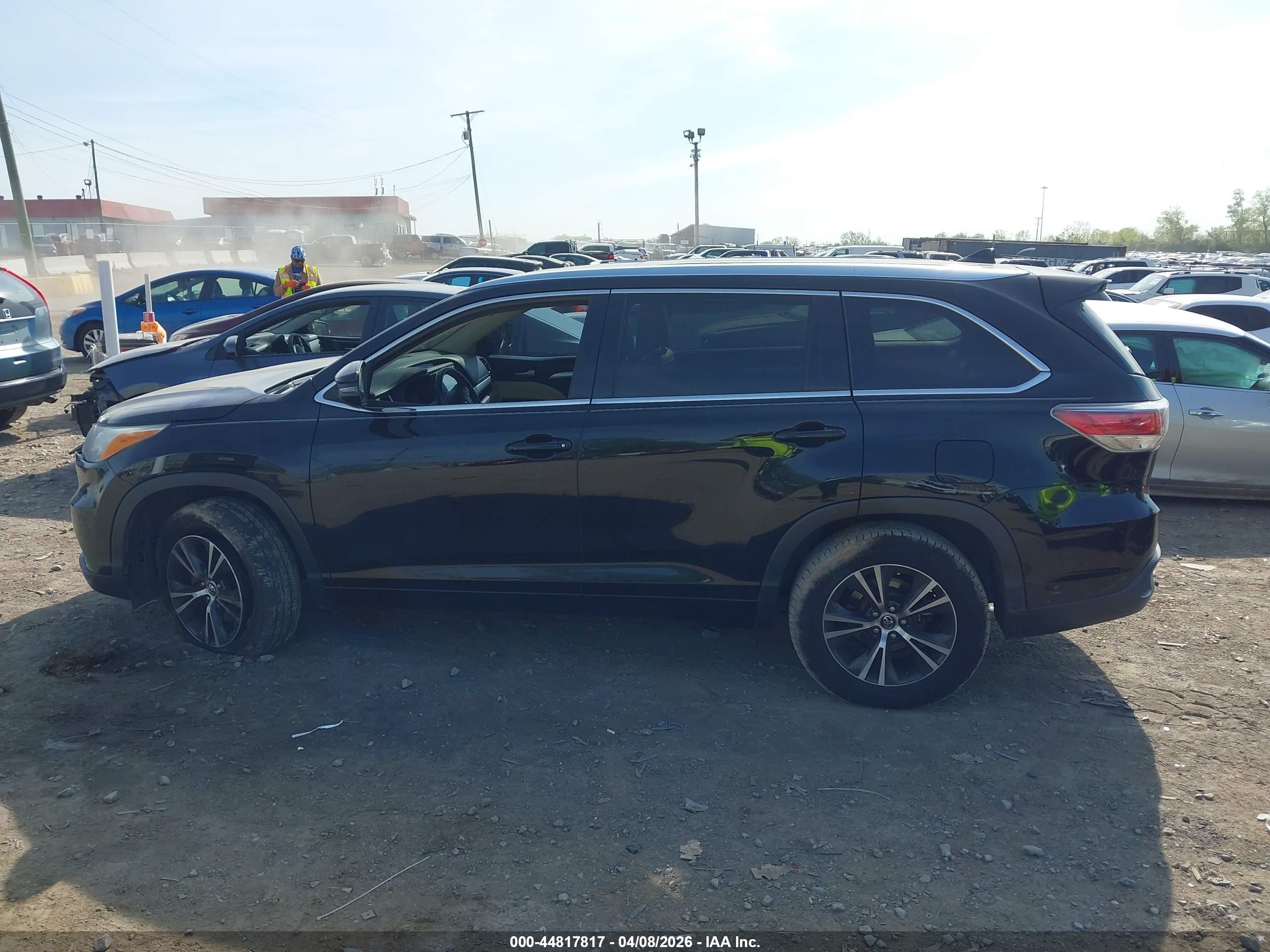 2016 TOYOTA HIGHLANDER XLE V6