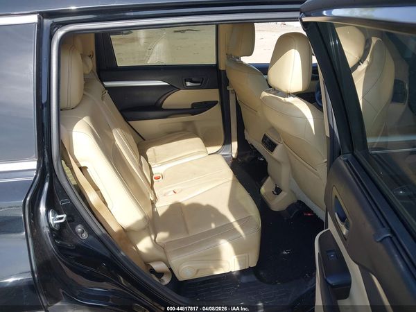 2016 TOYOTA HIGHLANDER XLE V6