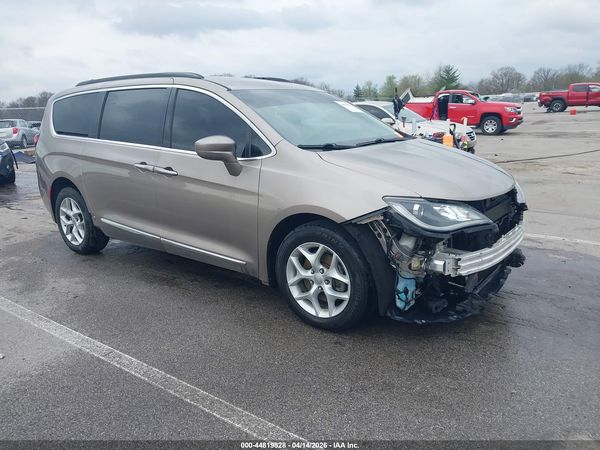 2017 CHRYSLER PACIFICA TOURING-L — I1