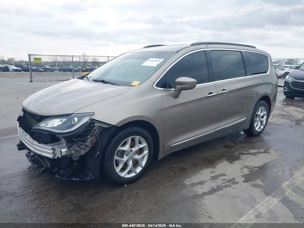 2017 CHRYSLER PACIFICA TOURING-L — I2