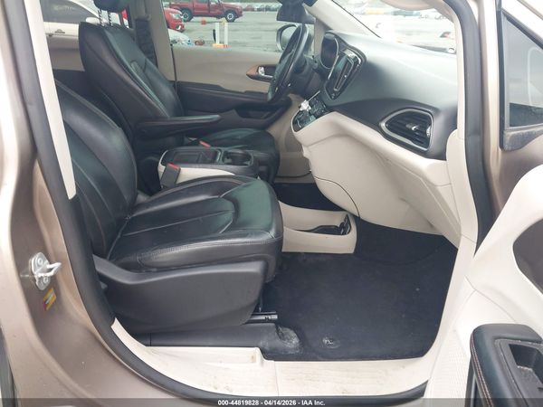 2017 CHRYSLER PACIFICA TOURING-L — I5