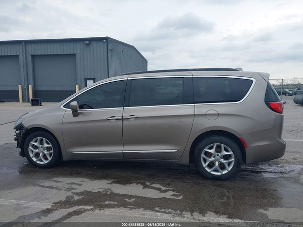 2017 CHRYSLER PACIFICA TOURING-L — I117