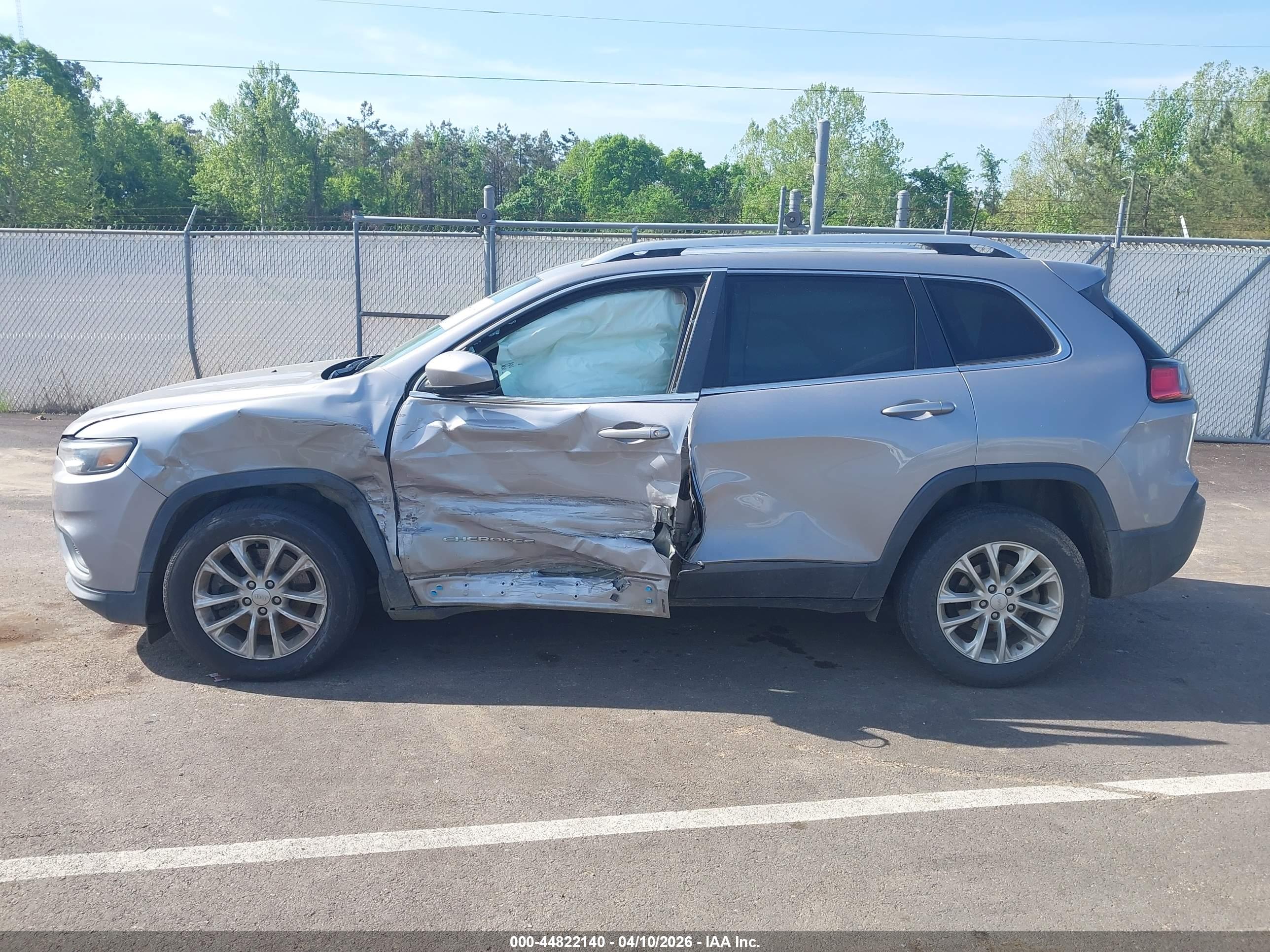 2019 JEEP CHEROKEE LATITUDE FWD