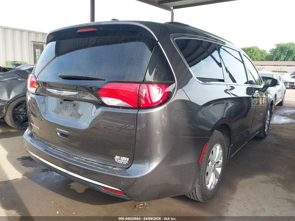 2019 CHRYSLER PACIFICA TOURING PLUS — I4