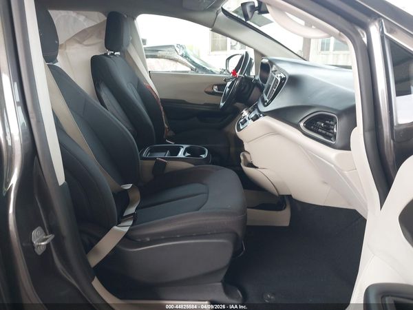 2019 CHRYSLER PACIFICA TOURING PLUS — I5