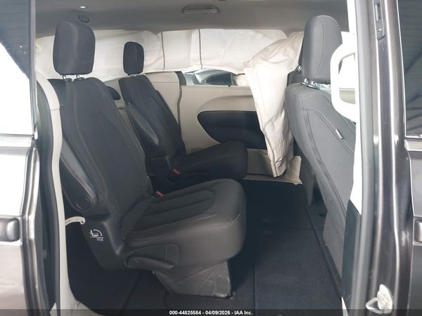 2019 CHRYSLER PACIFICA TOURING PLUS — I8