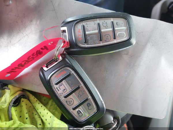 2019 CHRYSLER PACIFICA TOURING PLUS — I11