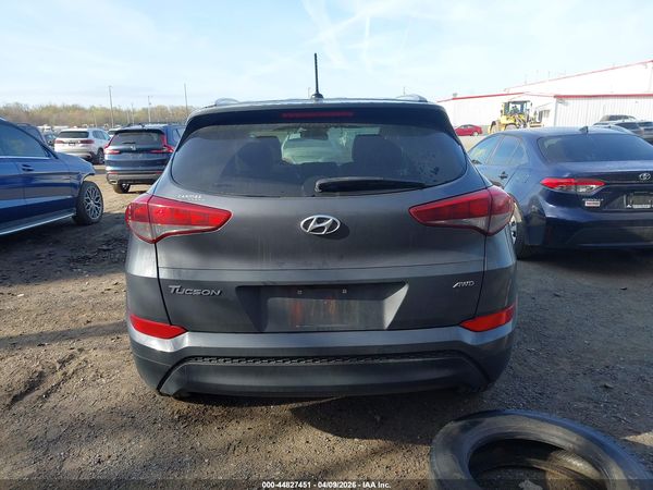 2016 HYUNDAI TUCSON SE