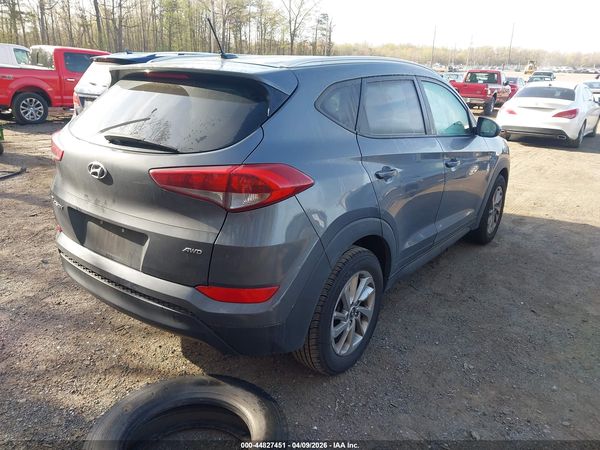 2016 HYUNDAI TUCSON SE