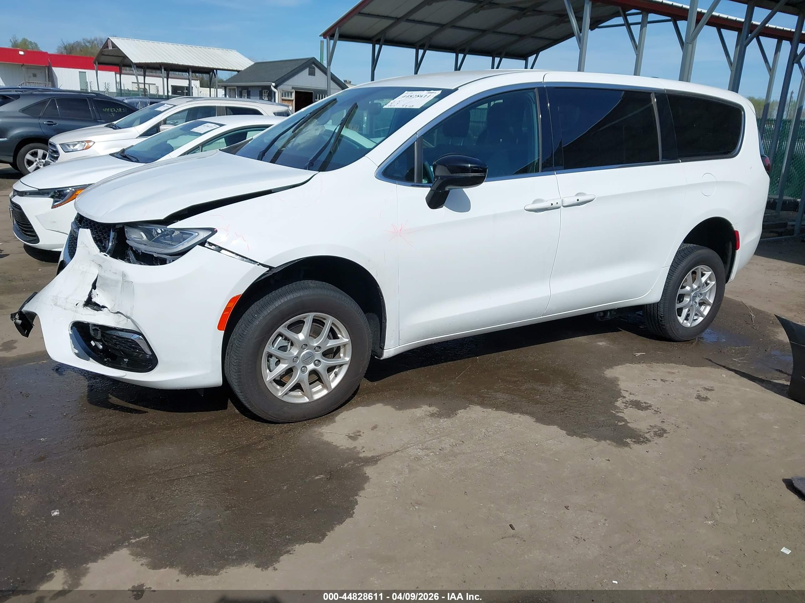 2024 CHRYSLER PACIFICA TOURING — I2