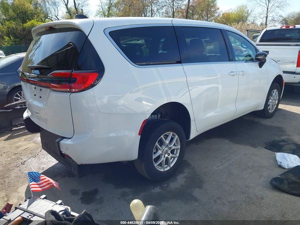 2024 CHRYSLER PACIFICA TOURING — I4