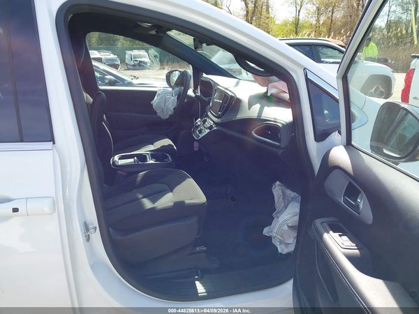 2024 CHRYSLER PACIFICA TOURING — I5