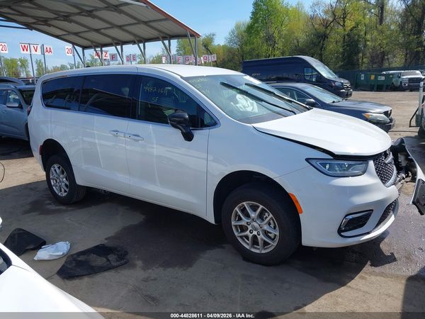 2024 CHRYSLER PACIFICA TOURING — I116