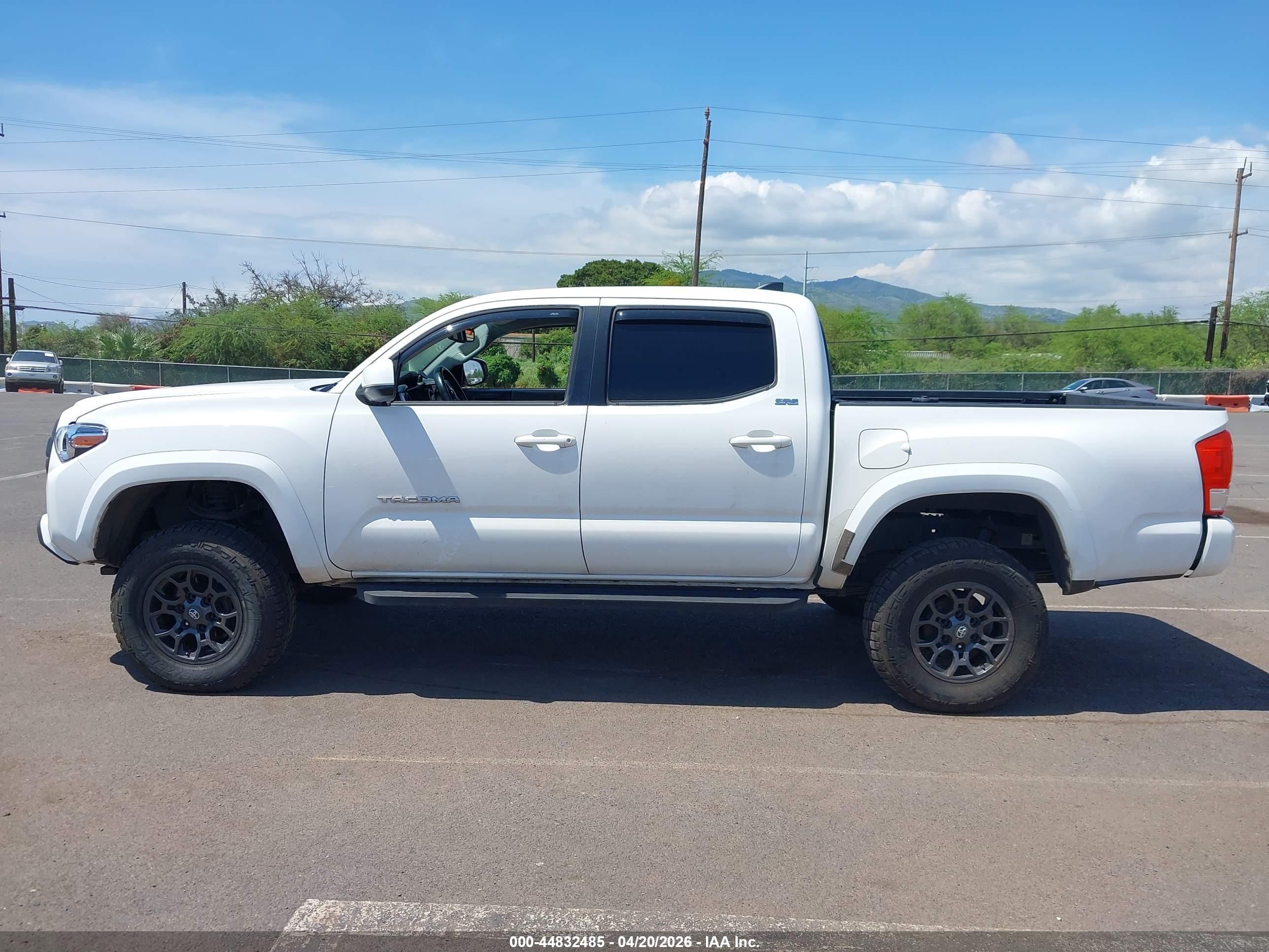 2017 TOYOTA TACOMA SR5 V6