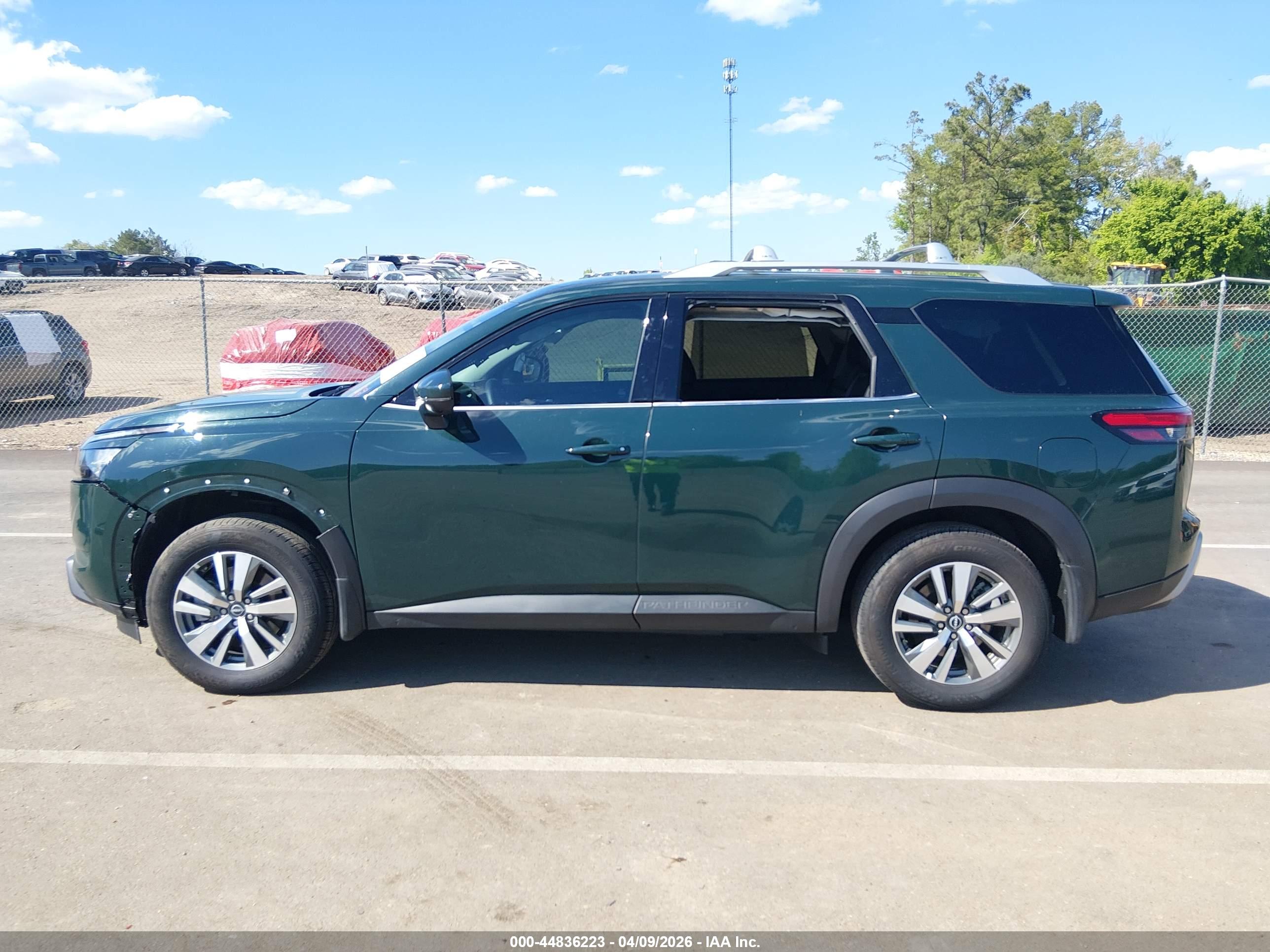 2025 NISSAN PATHFINDER SL FWD