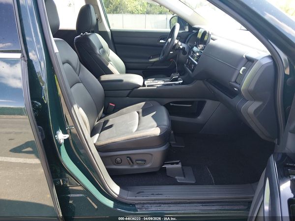 2025 NISSAN PATHFINDER SL FWD