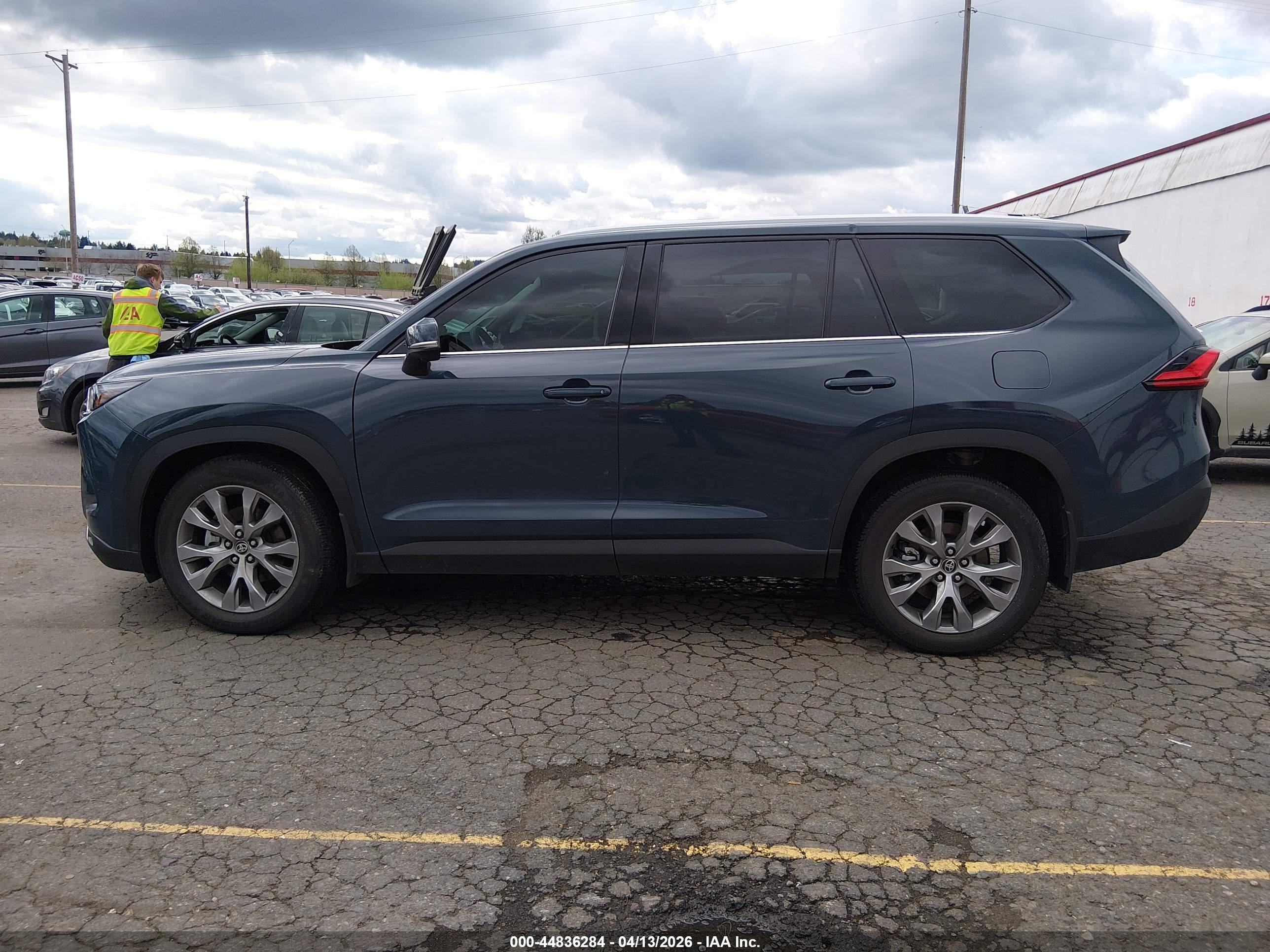 2024 TOYOTA GRAND HIGHLANDER LIMITED