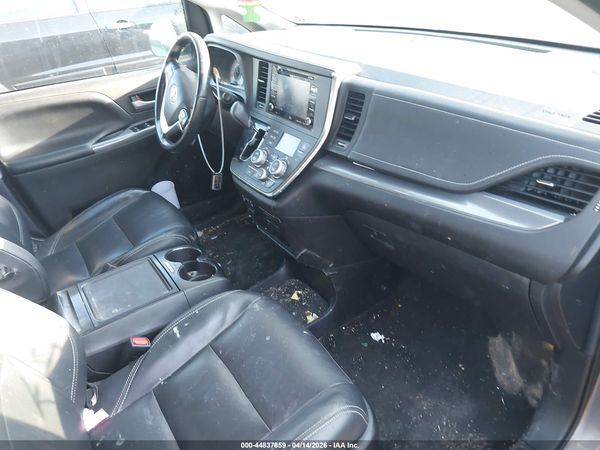 2019 TOYOTA SIENNA SE 7 PASSENGER — I5