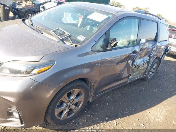 2019 TOYOTA SIENNA SE 7 PASSENGER — I6