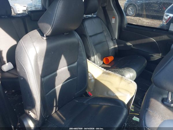 2019 TOYOTA SIENNA SE 7 PASSENGER — I8