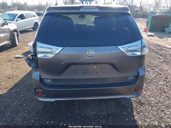 2019 TOYOTA SIENNA SE 7 PASSENGER — I119