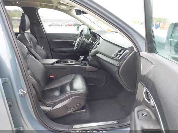 2020 VOLVO XC90 T6 MOMENTUM 7 PASSENGER