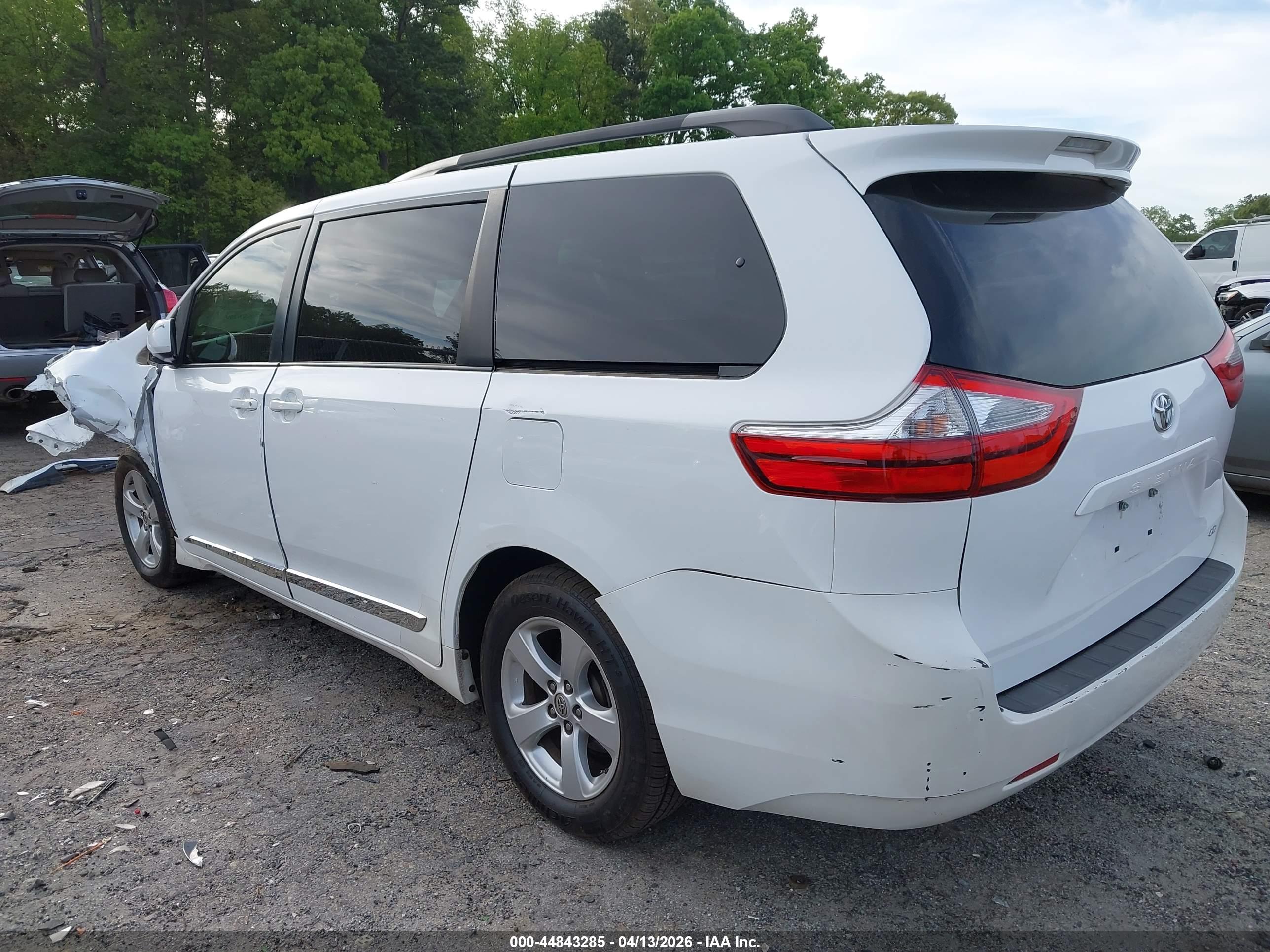 2015 TOYOTA SIENNA LE 8 PASSENGER