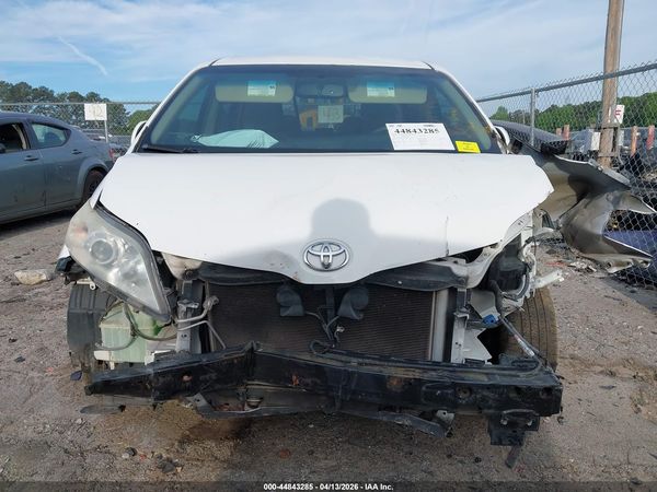2015 TOYOTA SIENNA LE 8 PASSENGER