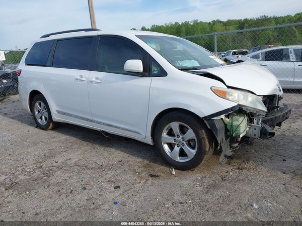 2015 TOYOTA SIENNA LE 8 PASSENGER