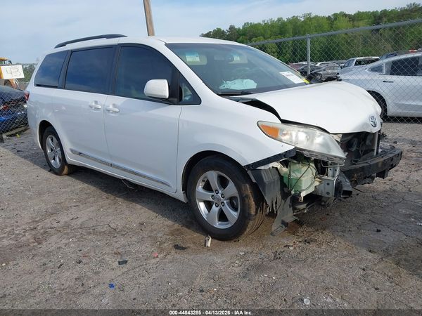 2015 TOYOTA SIENNA LE 8 PASSENGER