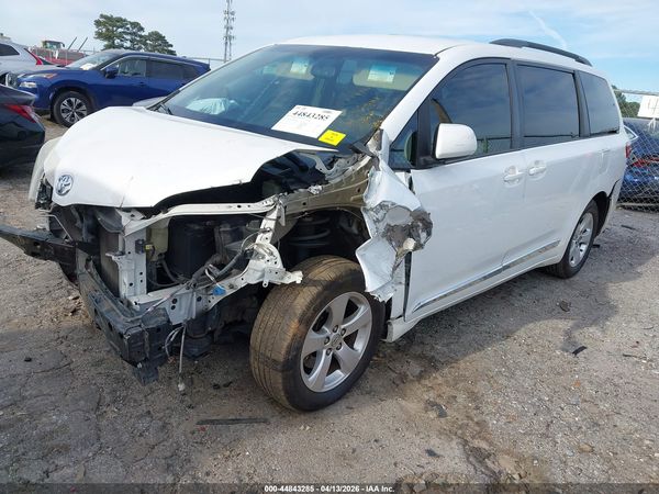 2015 TOYOTA SIENNA LE 8 PASSENGER