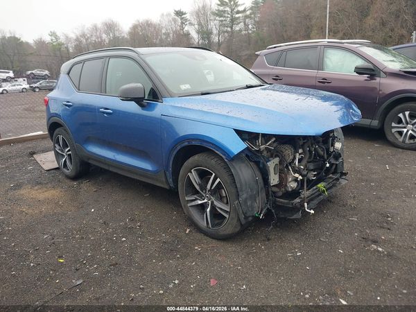 2019 VOLVO XC40 T5 MOMENTUM/T5 R-DESIGN