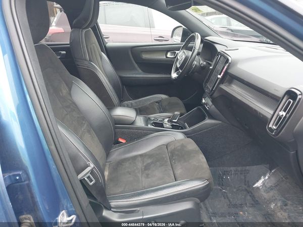 2019 VOLVO XC40 T5 MOMENTUM/T5 R-DESIGN