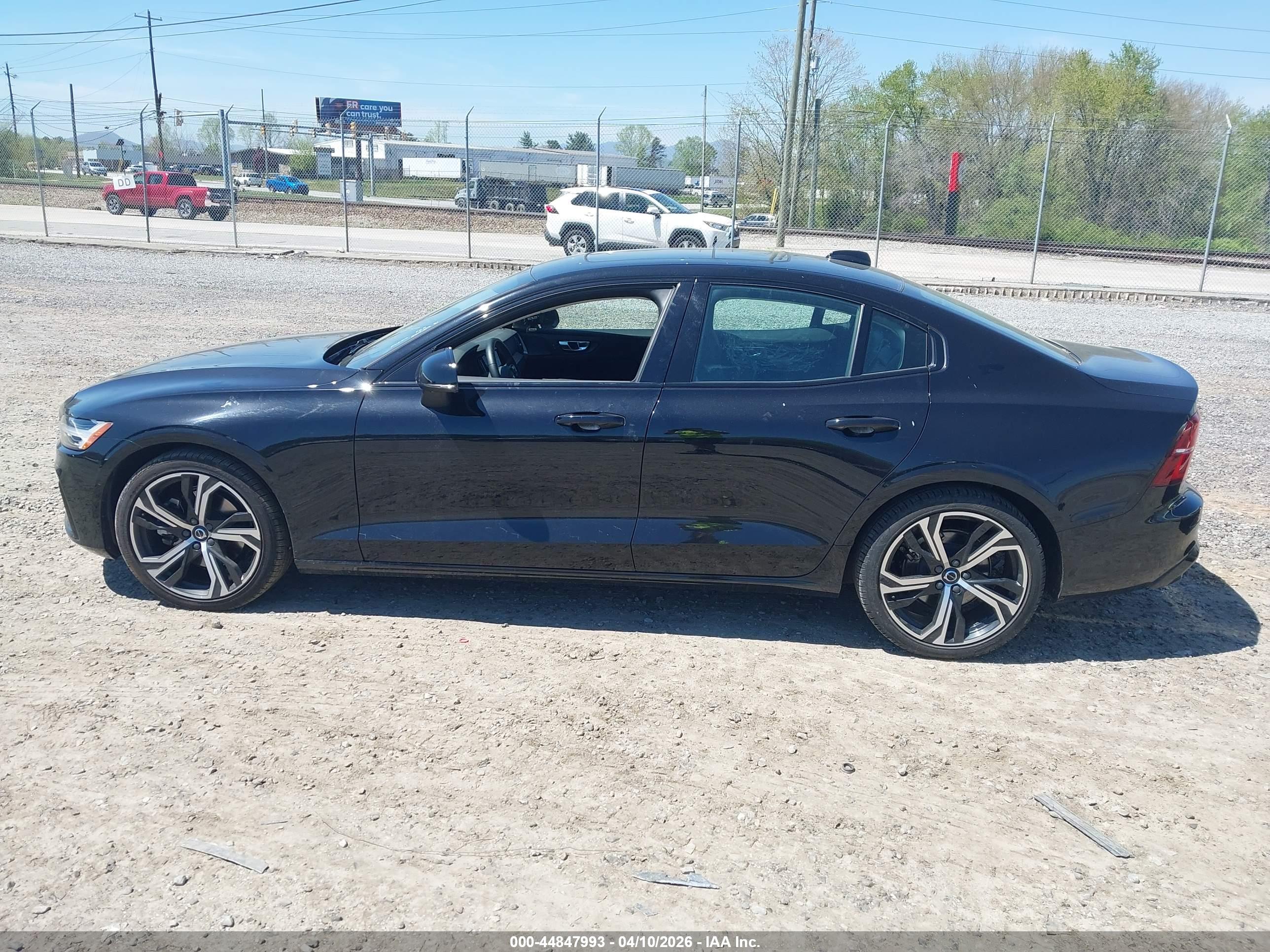 2024 VOLVO S60 B5 PLUS DARK THEME