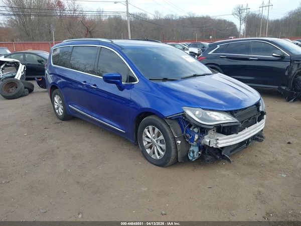 2019 CHRYSLER PACIFICA TOURING L — I1